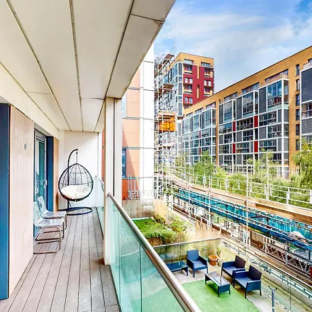 Chic 2Bed Apt - 4 Mins To Dalston Junction Station